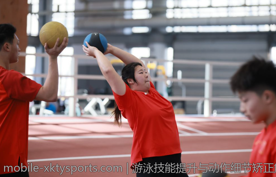 游泳技能提升与动作细节矫正解析